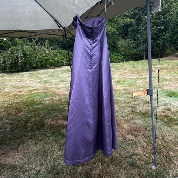 Elegant Purple Strapless Gown - Picture 2 of 3